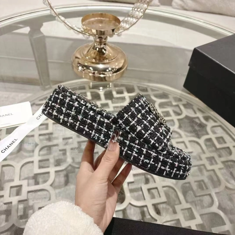 Resilient Chxnxl Slippers 118194