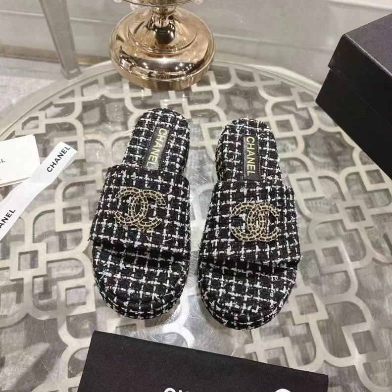 Resilient Chxnxl Slippers 118194