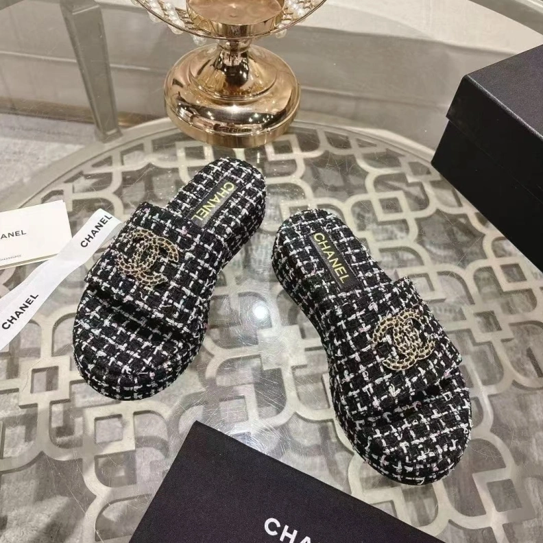 Resilient Chxnxl Slippers 118194