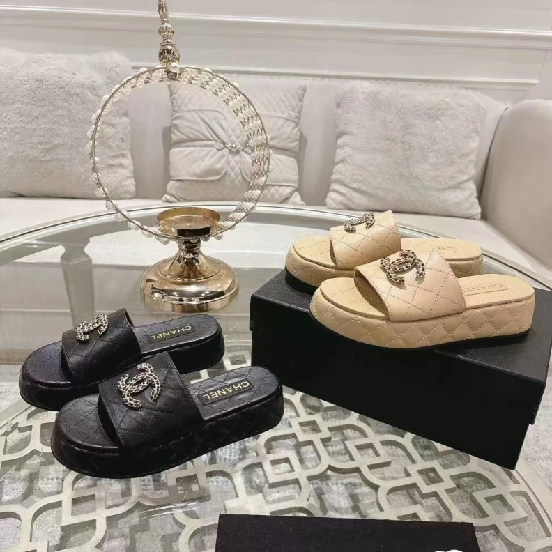Resilient Chxnxl Slippers 118194