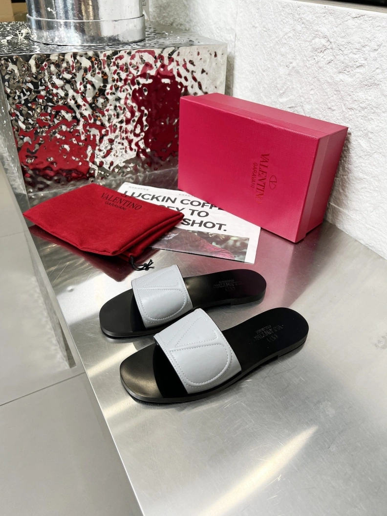 Fashionable Vxlxntino Slippers 228793