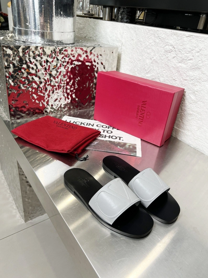Fashionable Vxlxntino Slippers 228793