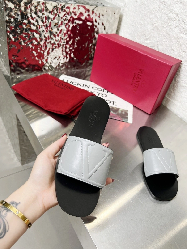 Fashionable Vxlxntino Slippers 228793