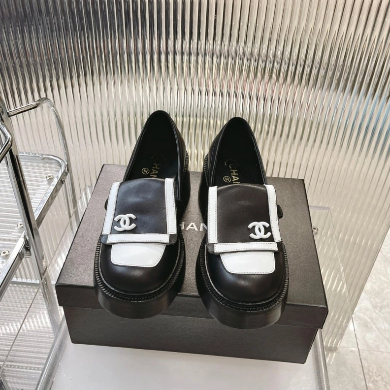 Flexible Chxnxl Leather Shoes 118418
