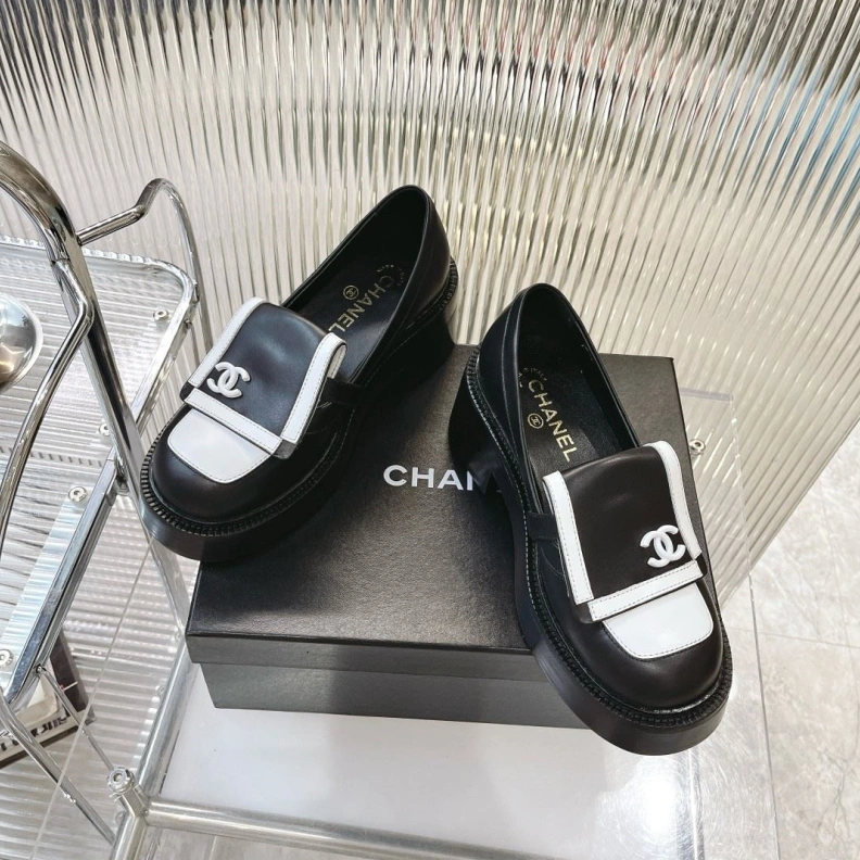 Flexible Chxnxl Leather Shoes 118418