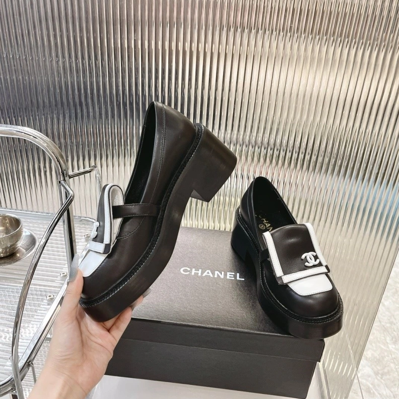 Flexible Chxnxl Leather Shoes 118418