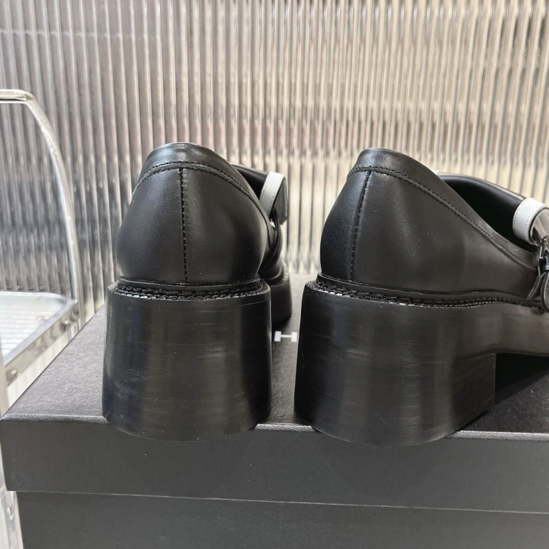 Flexible Chxnxl Leather Shoes 118418