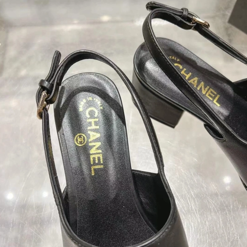 NewStyle Chxnxl Sandals 118319