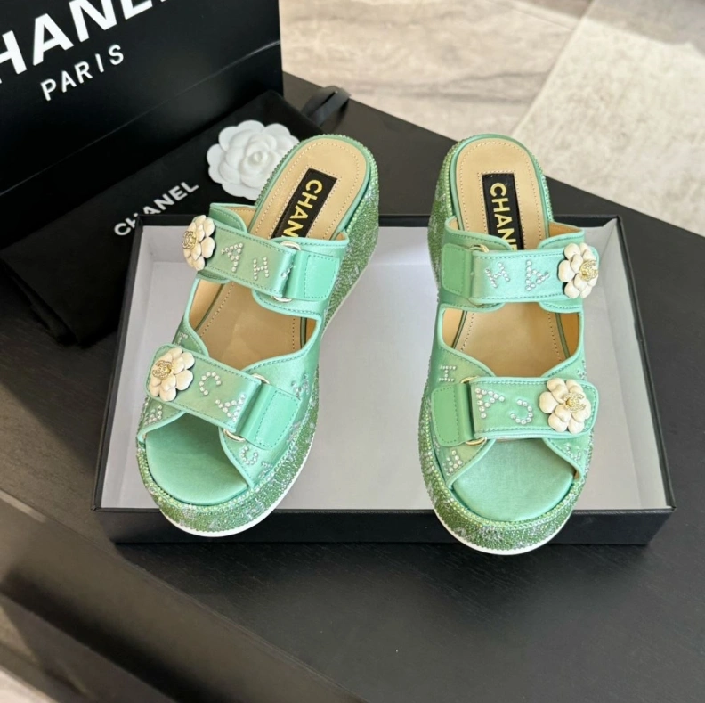 Versatile Chxnxl Sandals 118317