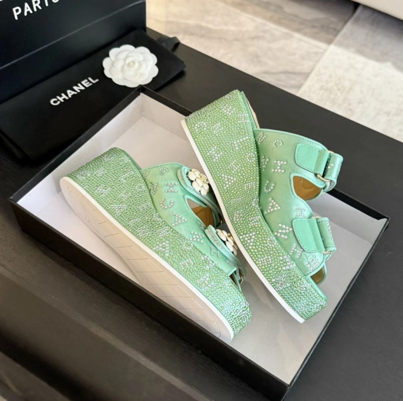 Versatile Chxnxl Sandals 118317