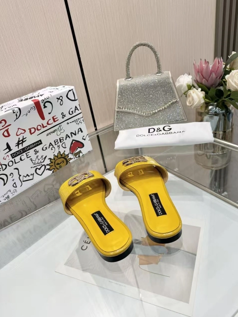 Minimalist Dolce & Gabbana Slippers 145049