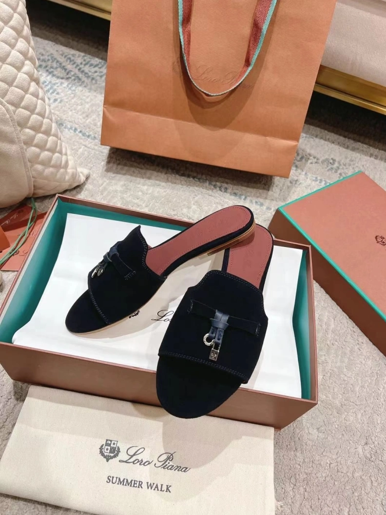 HighQuality Othxr Slippers 210201