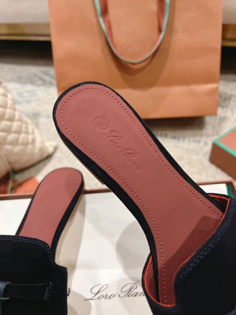 HighQuality Othxr Slippers 210201