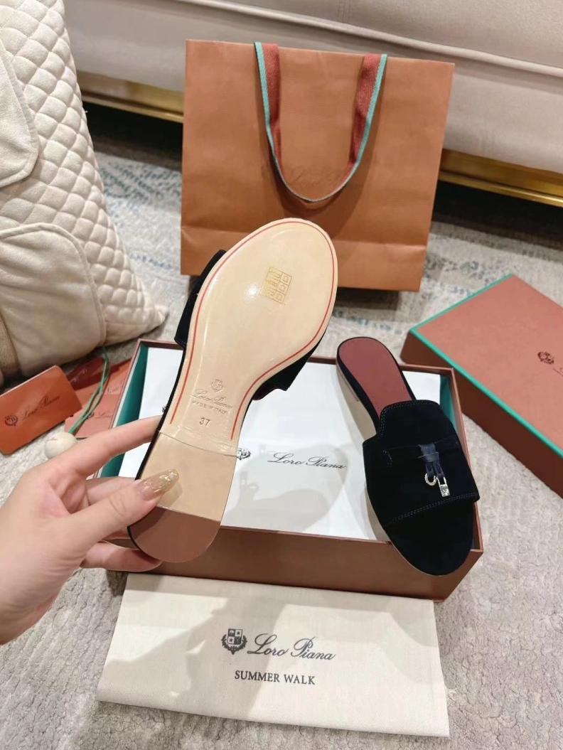HighQuality Othxr Slippers 210201
