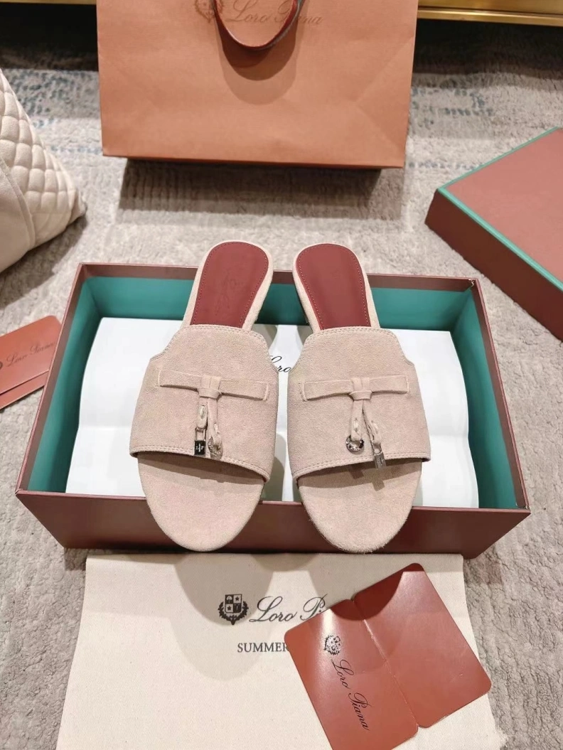 WellDesigned Othxr Slippers 210190