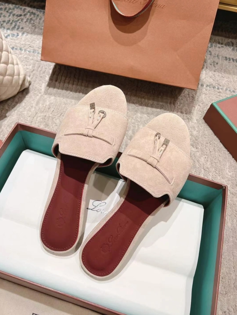 WellDesigned Othxr Slippers 210190
