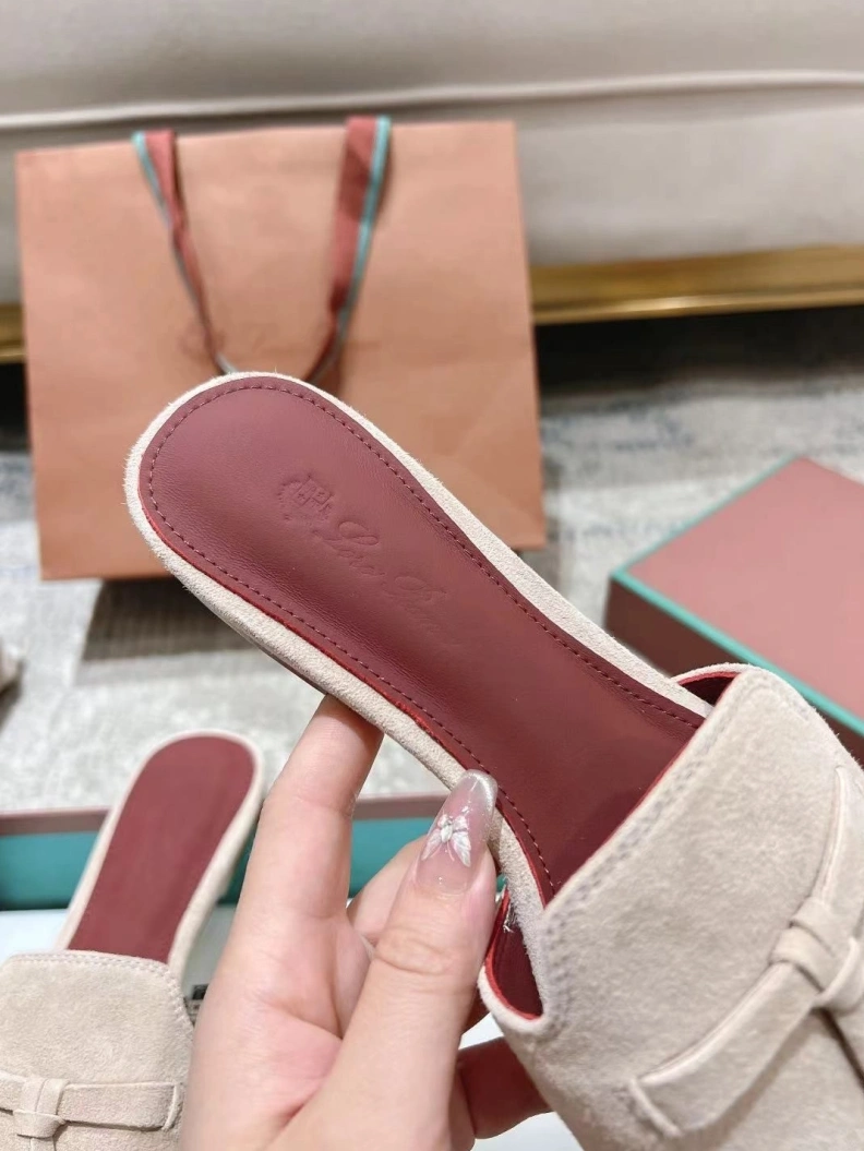WellDesigned Othxr Slippers 210190