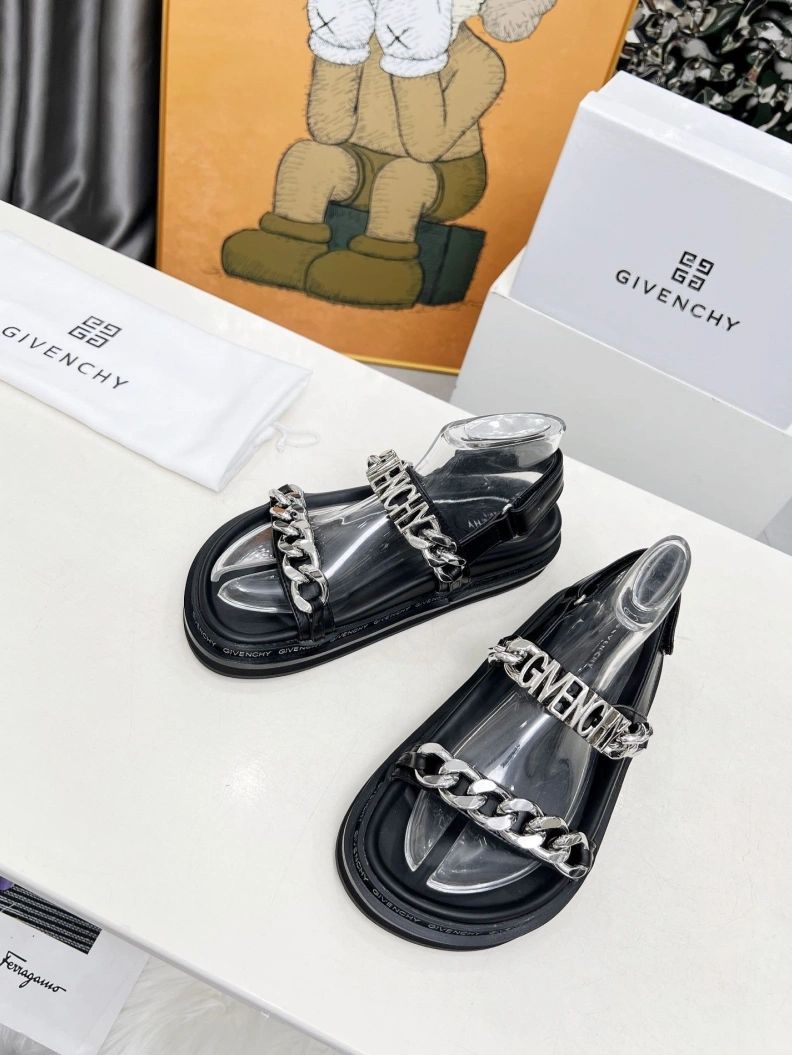 NewStyle Gxvxnchy Sandals 152041