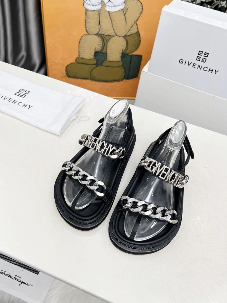 NewStyle Gxvxnchy Sandals 152041