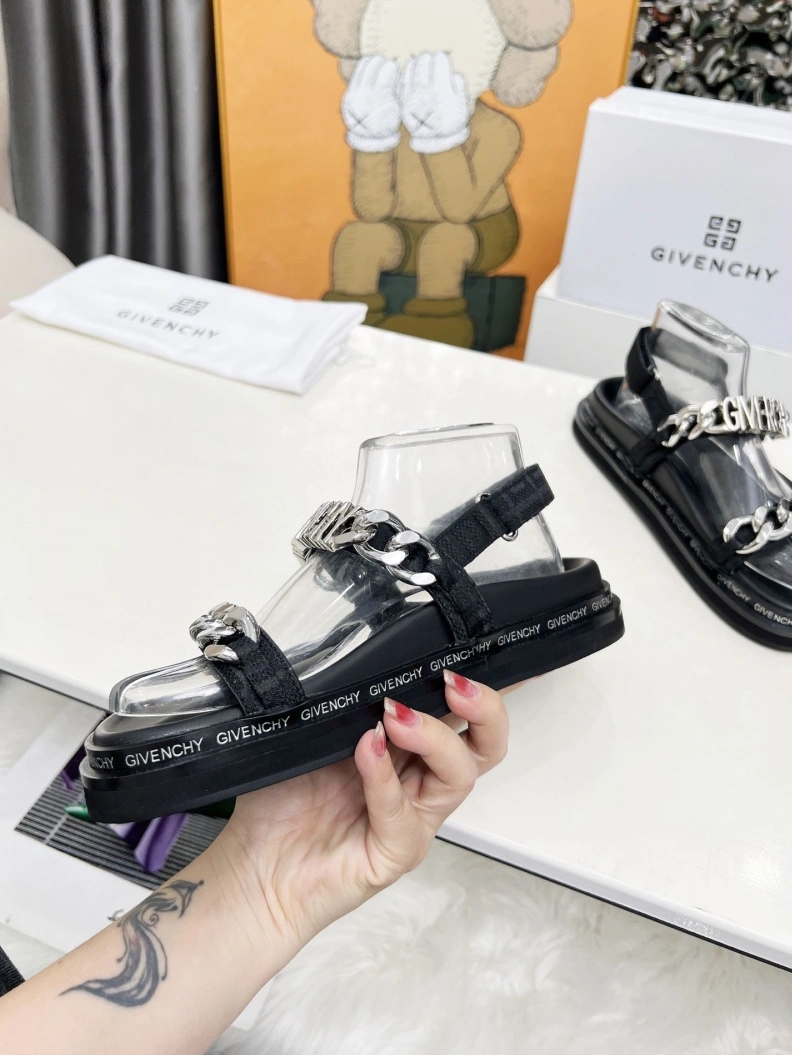 NewStyle Gxvxnchy Sandals 152041
