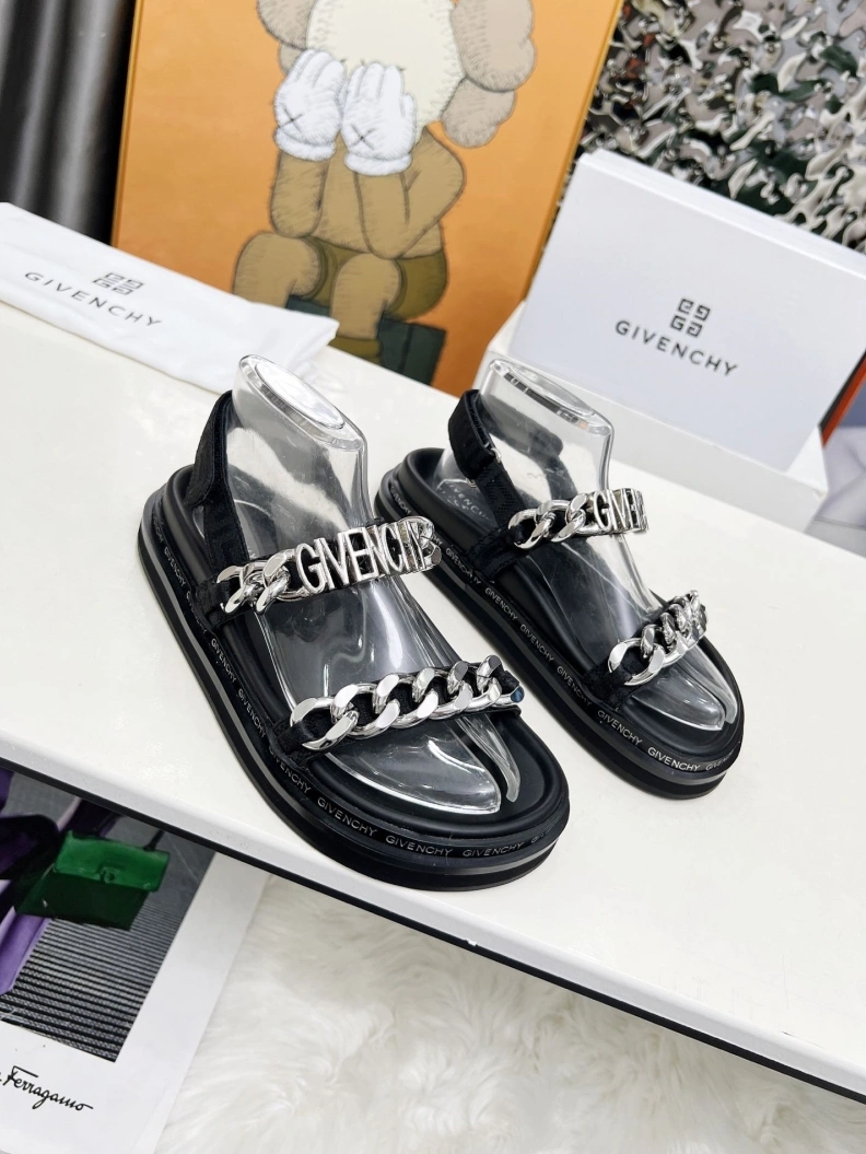 NewStyle Gxvxnchy Sandals 152041