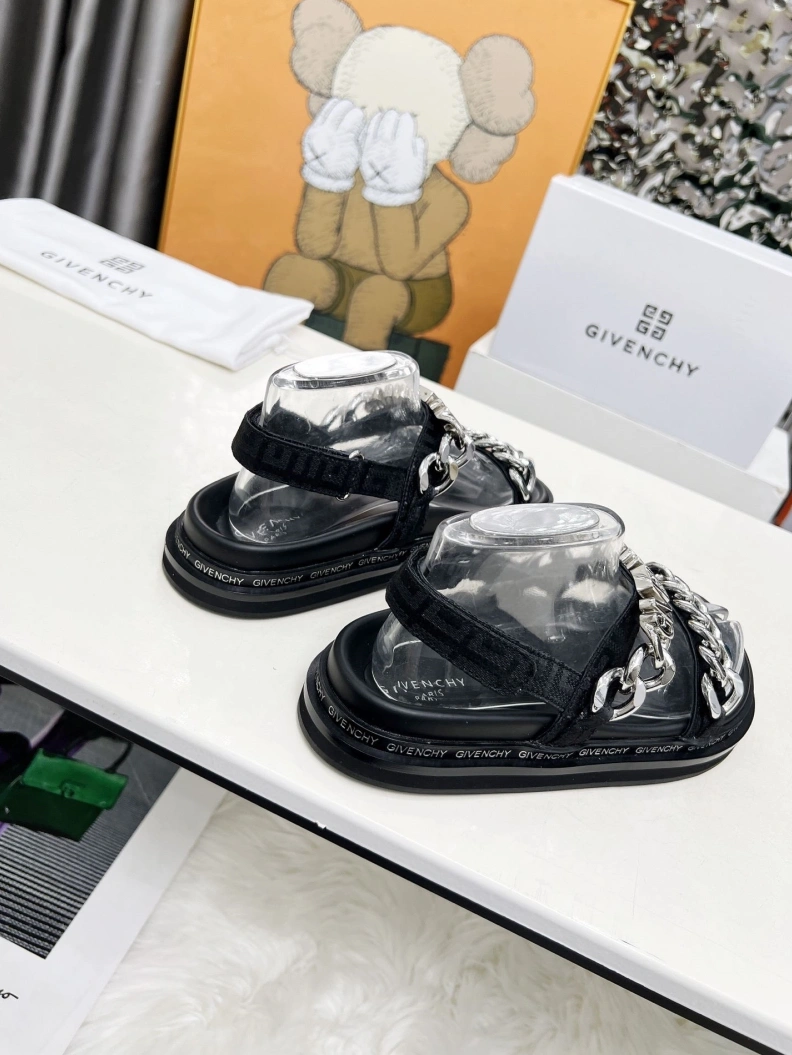 NewStyle Gxvxnchy Sandals 152041