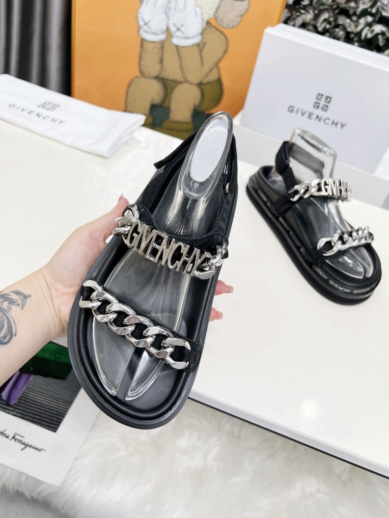 NewStyle Gxvxnchy Sandals 152041