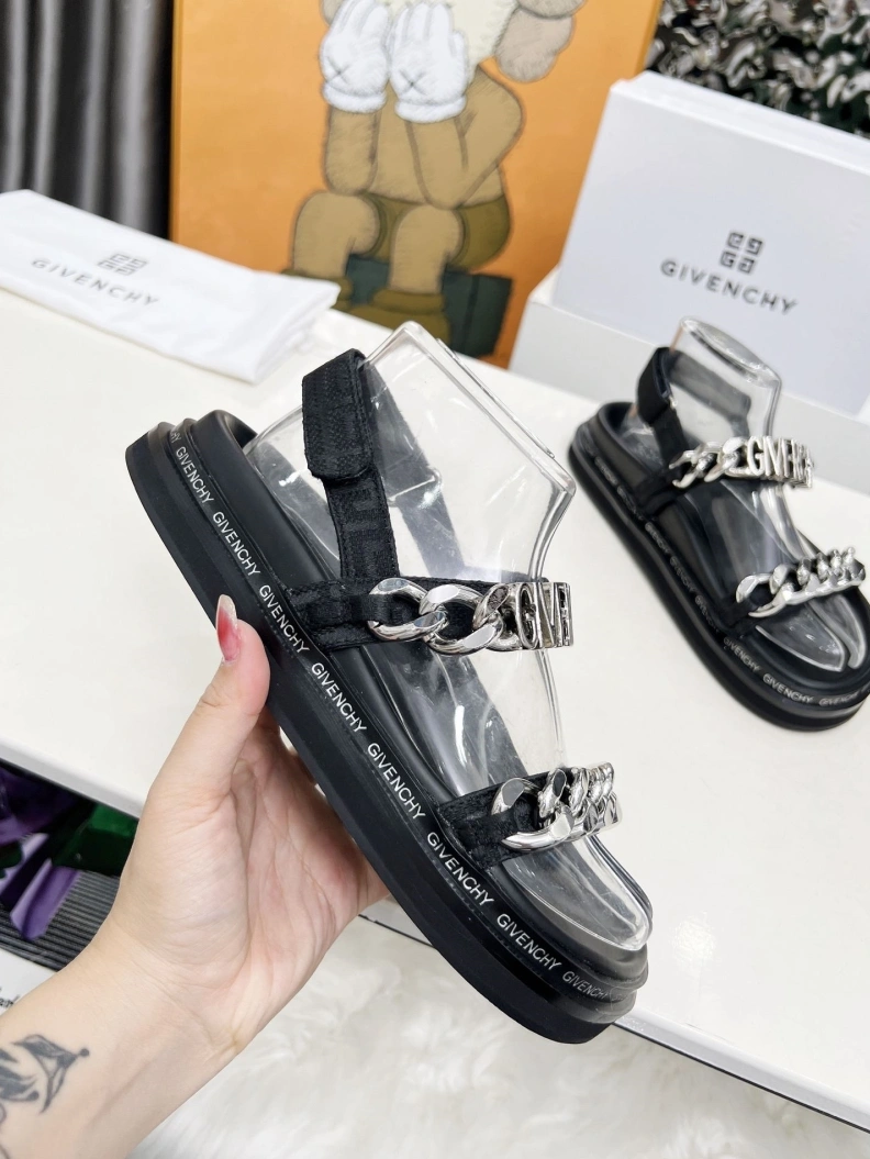 NewStyle Gxvxnchy Sandals 152041