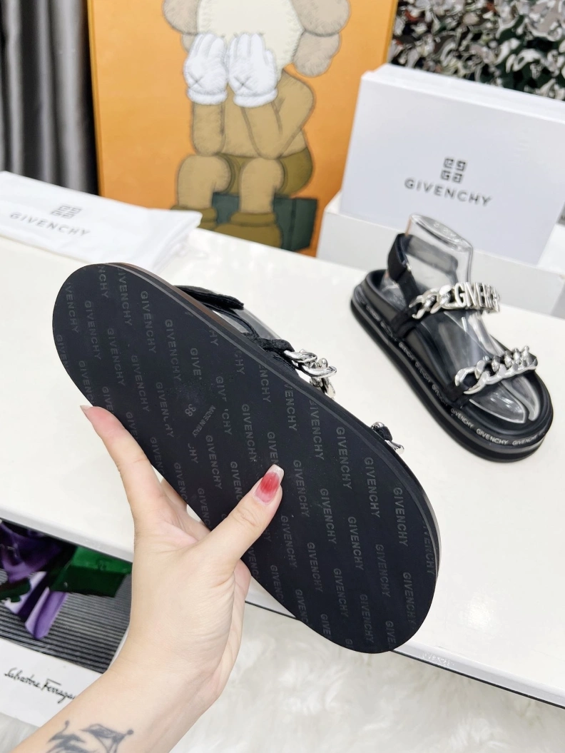 NewStyle Gxvxnchy Sandals 152041