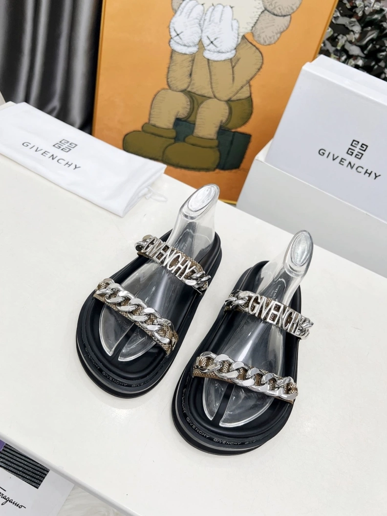 SportInspired Gxvxnchy Sandals 152017