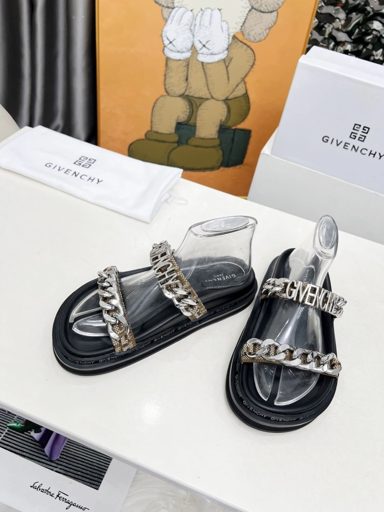 SportInspired Gxvxnchy Sandals 152017
