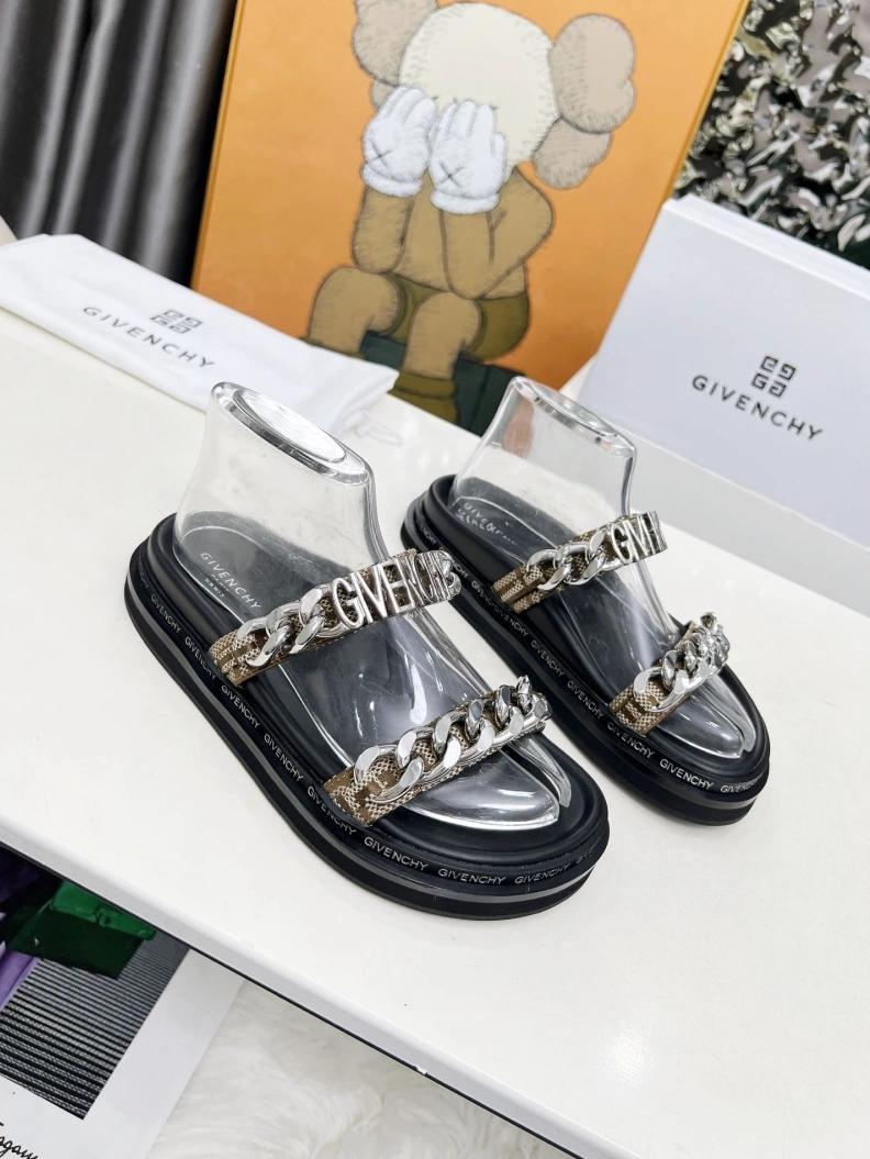 SportInspired Gxvxnchy Sandals 152017