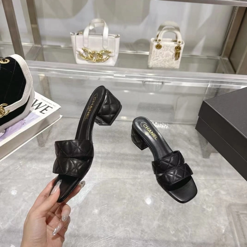 Bold Chxnxl Slippers 118184