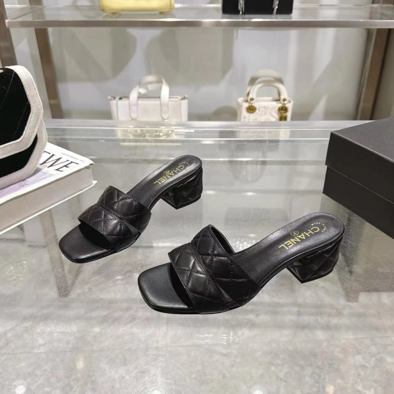 Bold Chxnxl Slippers 118184