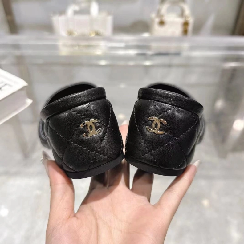 Bold Chxnxl Slippers 118184