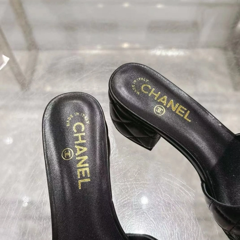 Bold Chxnxl Slippers 118184