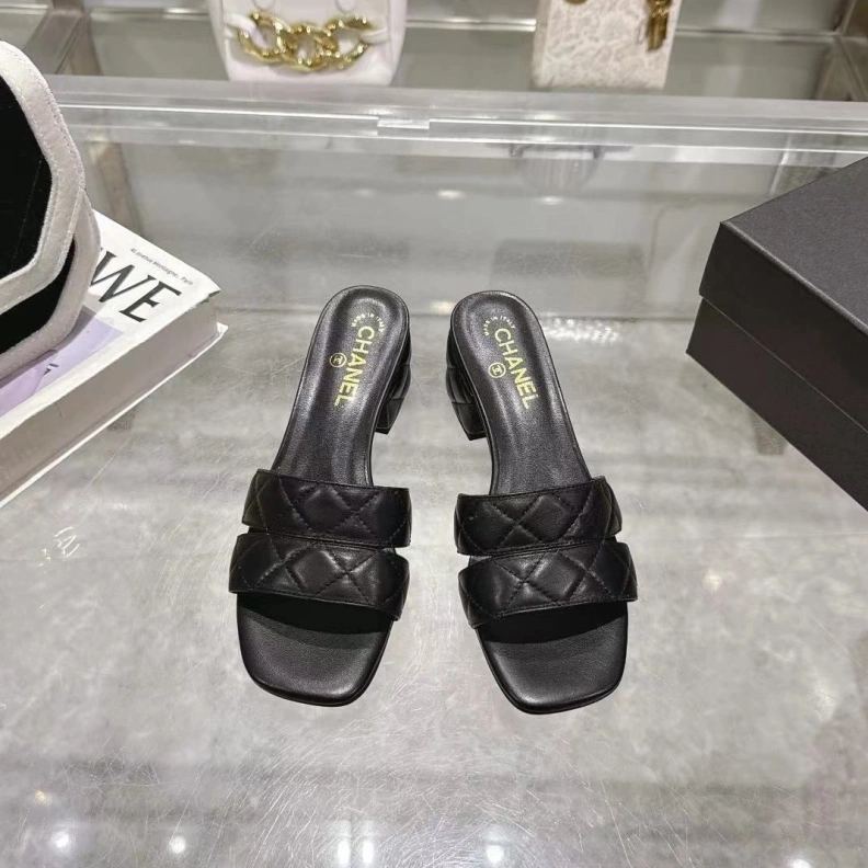 Bold Chxnxl Slippers 118184