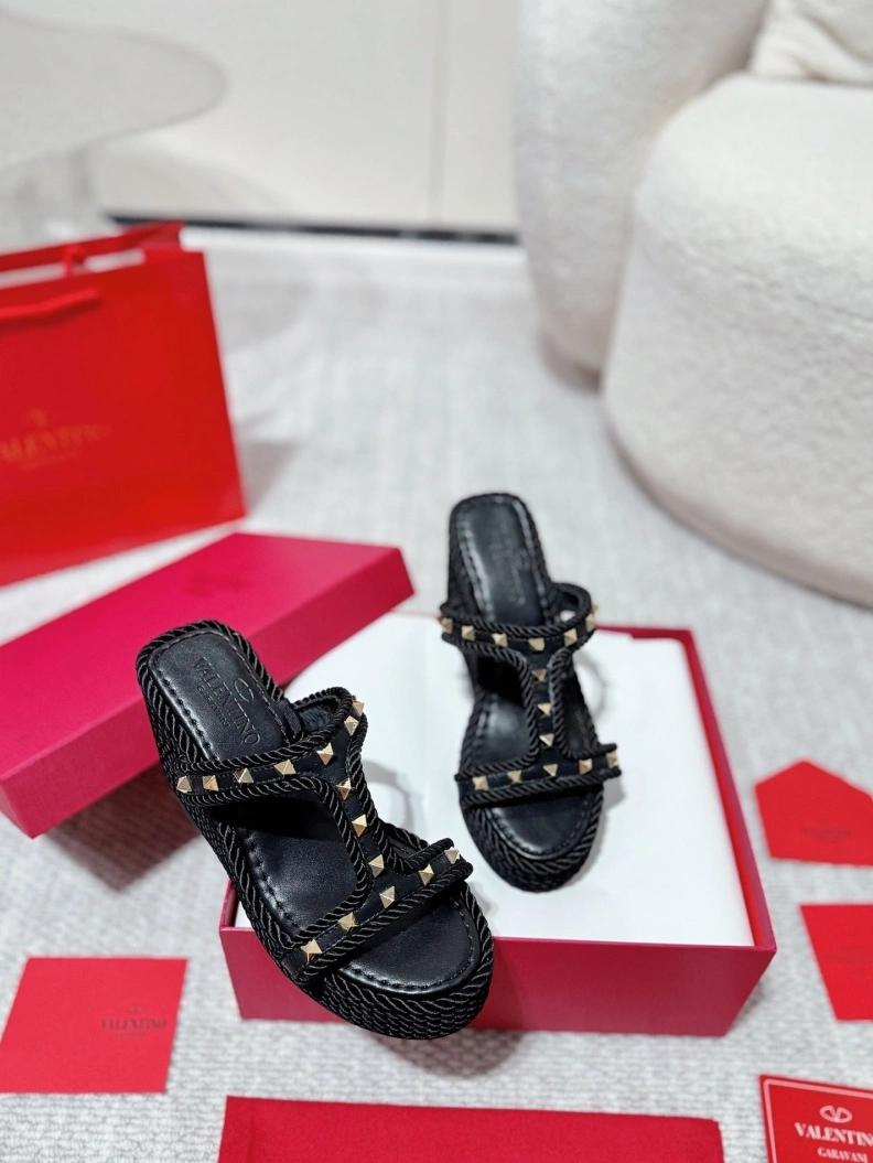 UrbanStyle Vxlxntino Sandals 228823