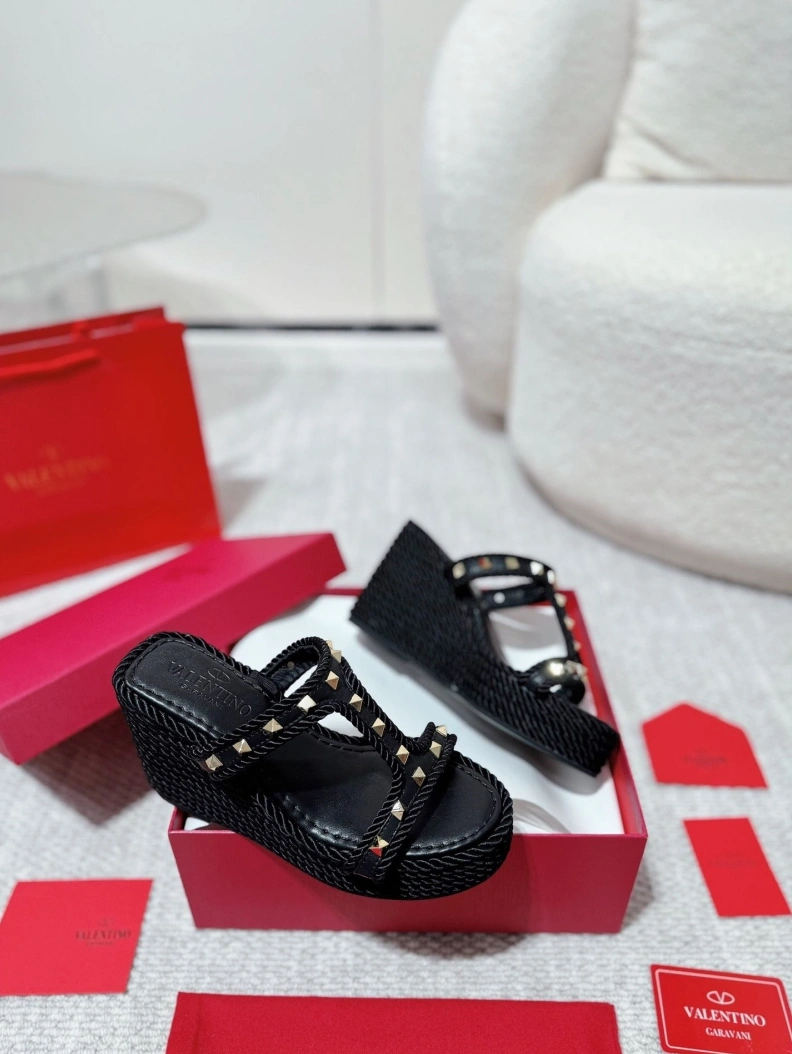 UrbanStyle Vxlxntino Sandals 228823