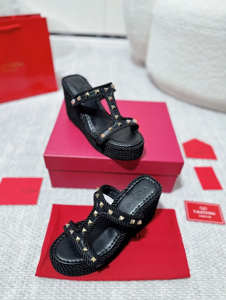 UrbanStyle Vxlxntino Sandals 228823