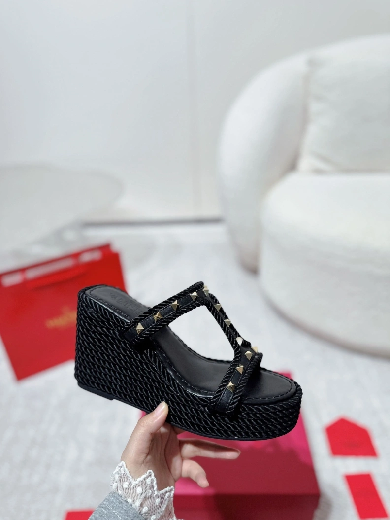 UrbanStyle Vxlxntino Sandals 228823