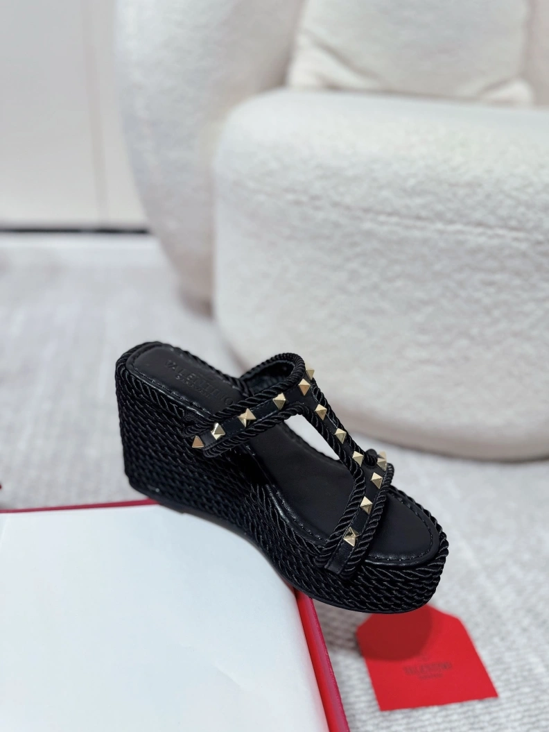 UrbanStyle Vxlxntino Sandals 228823