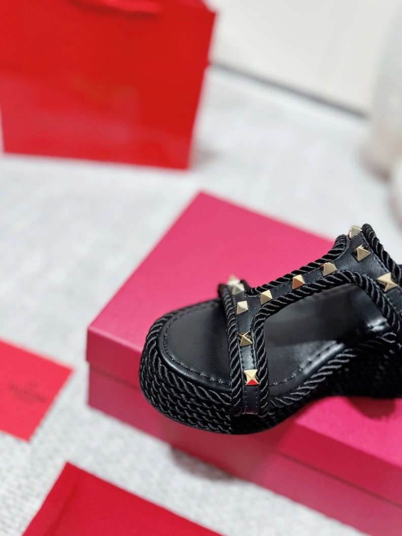 UrbanStyle Vxlxntino Sandals 228823