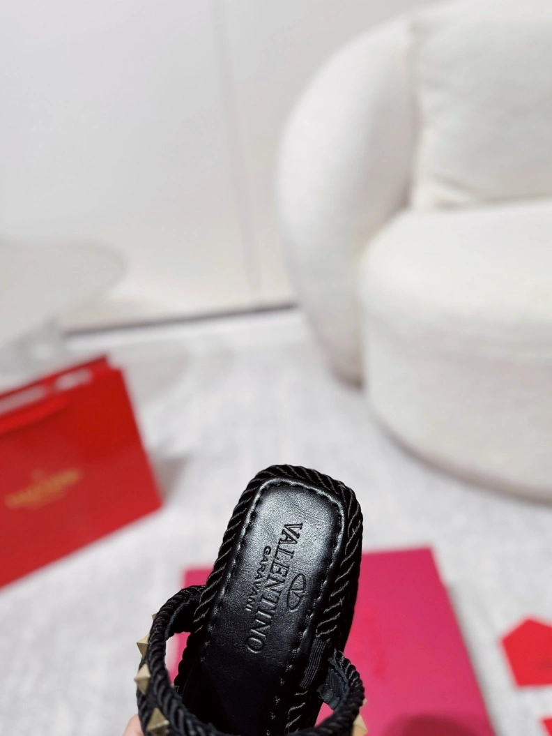 UrbanStyle Vxlxntino Sandals 228823