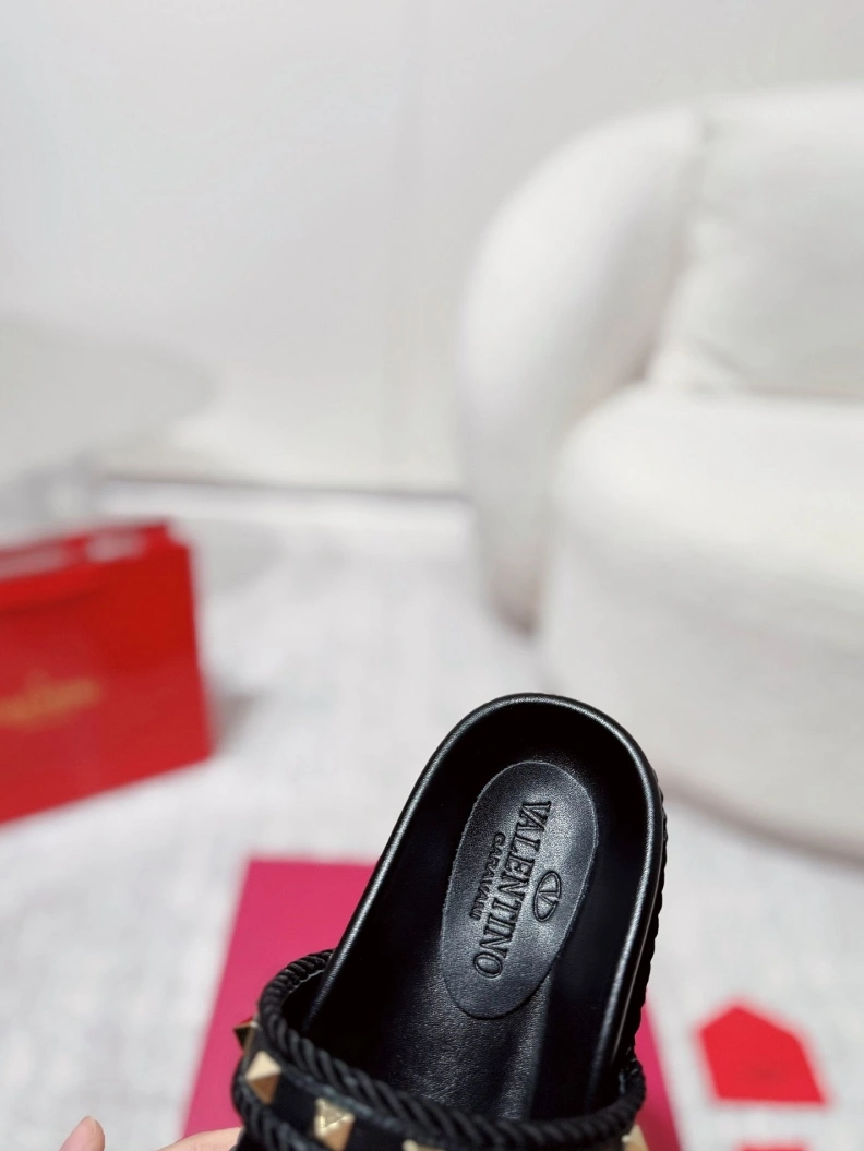 Bold Vxlxntino Sandals 228815