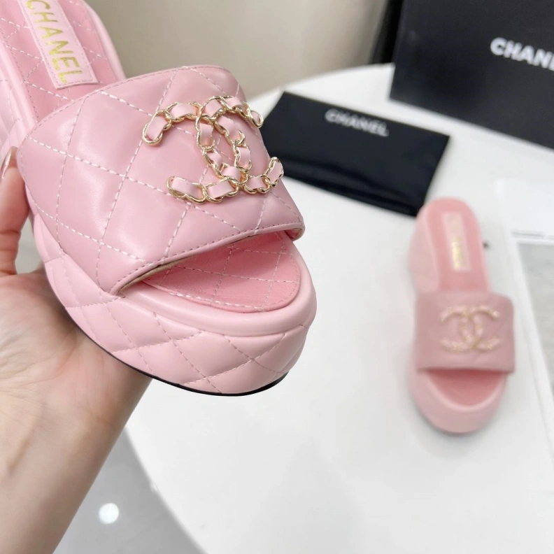 EasyMatch Chxnxl Slippers 118182