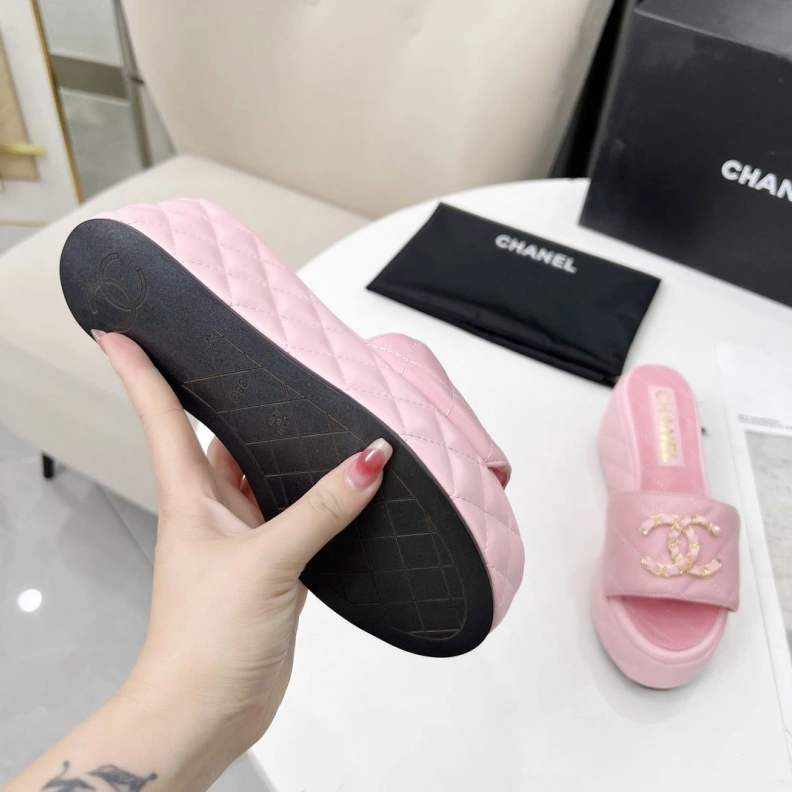 EasyMatch Chxnxl Slippers 118182