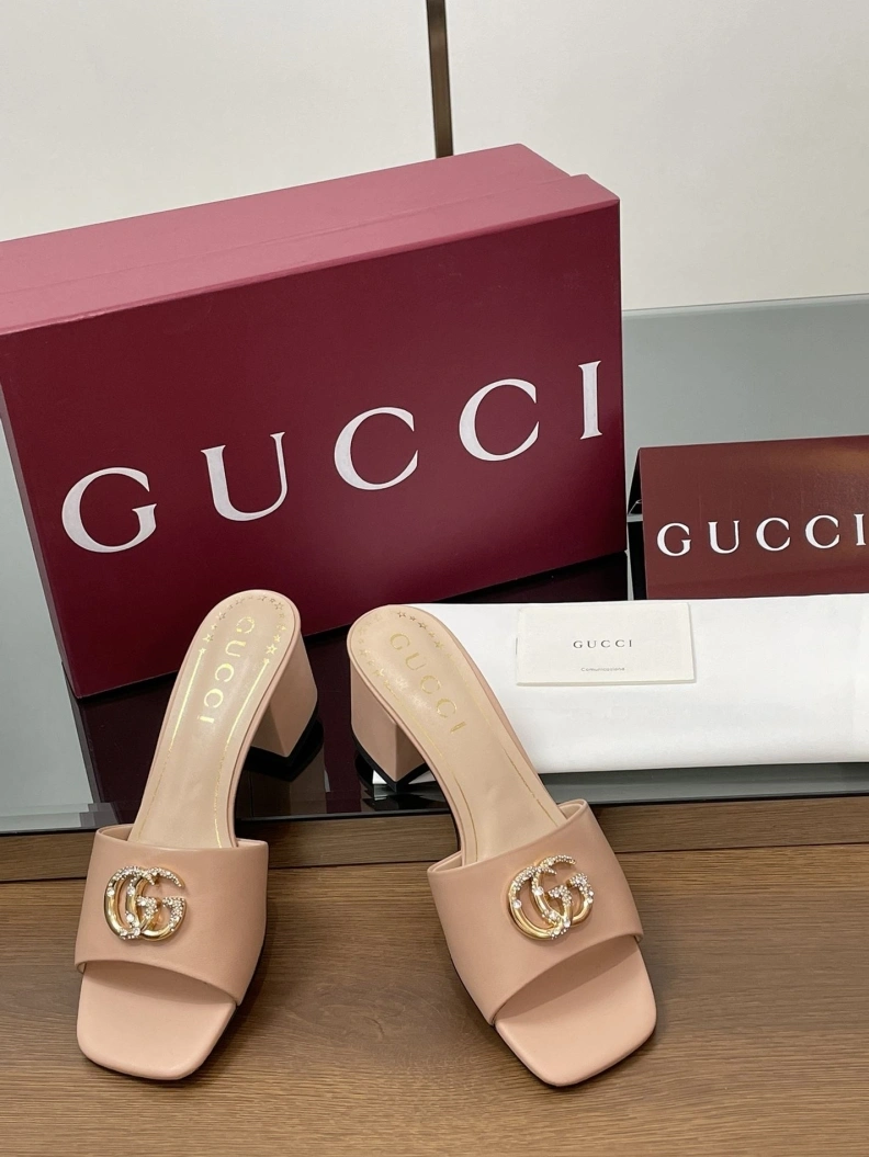 Versatile Gxccx Sandals 155660