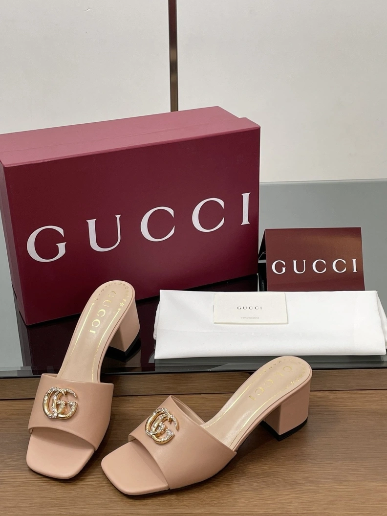 Versatile Gxccx Sandals 155660