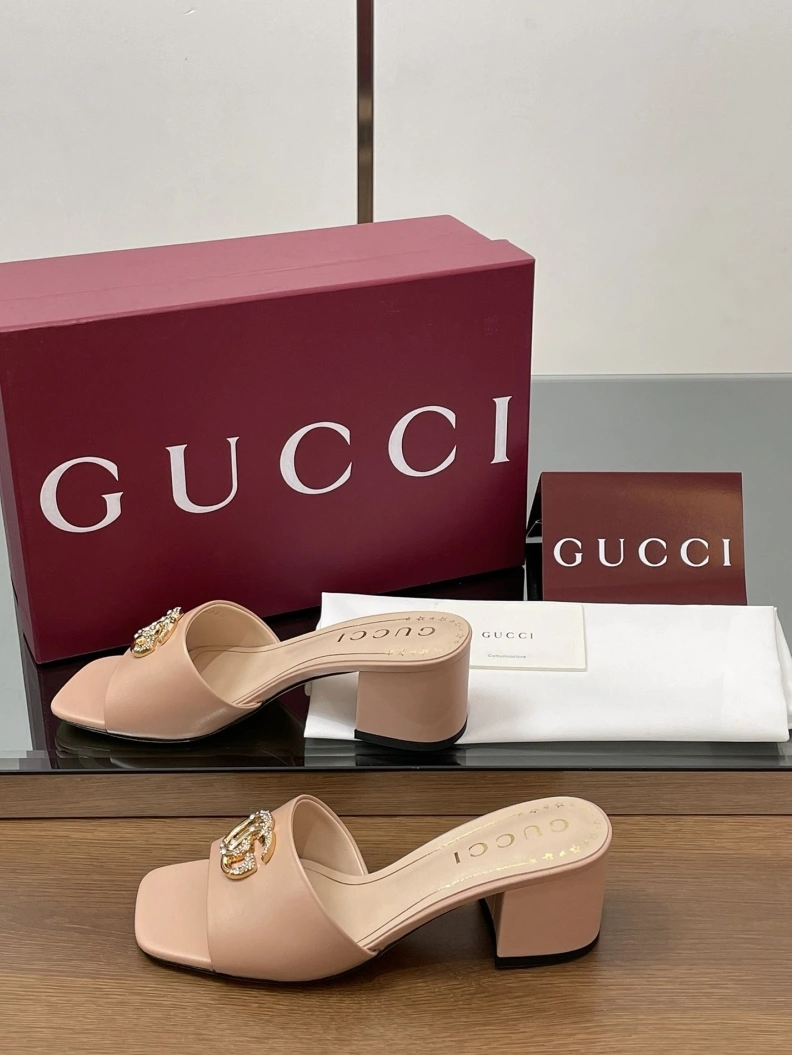 Versatile Gxccx Sandals 155660
